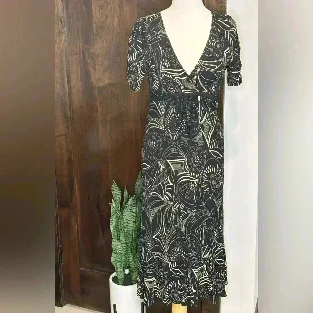 Vintage Moe Dress 100% rayon Women’s Size L tea length dress deep Vneck